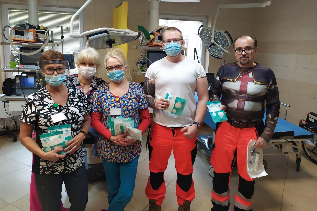 700 maseczek dla szpitala. Pulsoksymetry w drodze