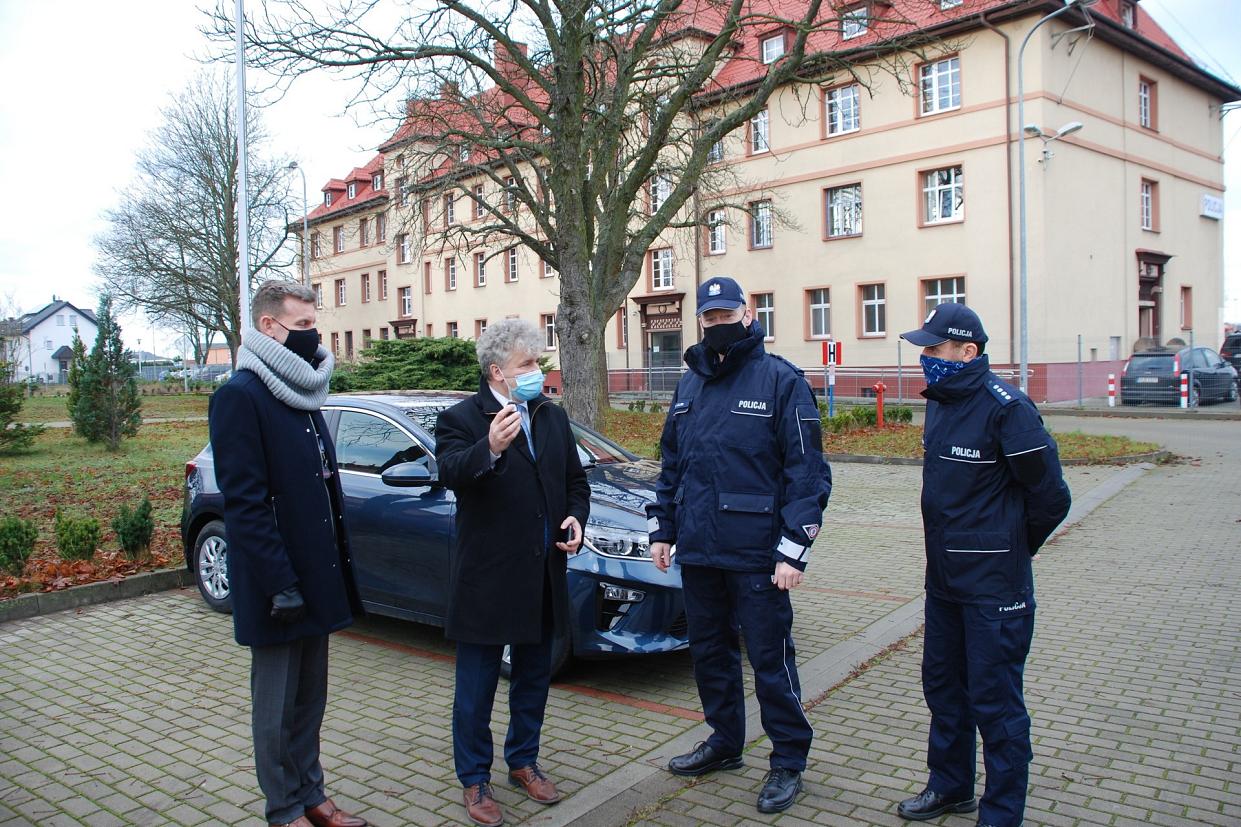 Nowy radiowóz w lęborskiej Komendzie Policji