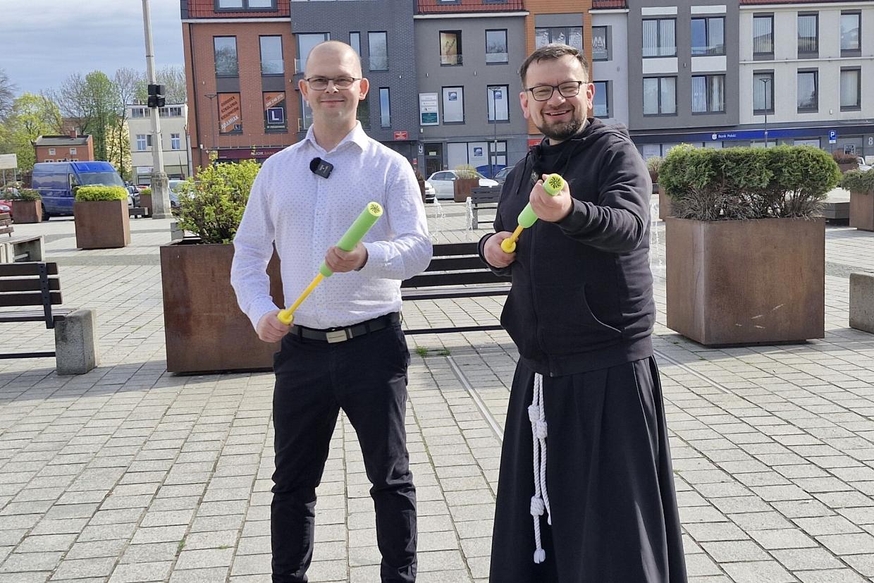 Miejski Śmigus-Dyngus na placu Pokoju. Zapraszamy na wspólne lanie wody i śmiechu!