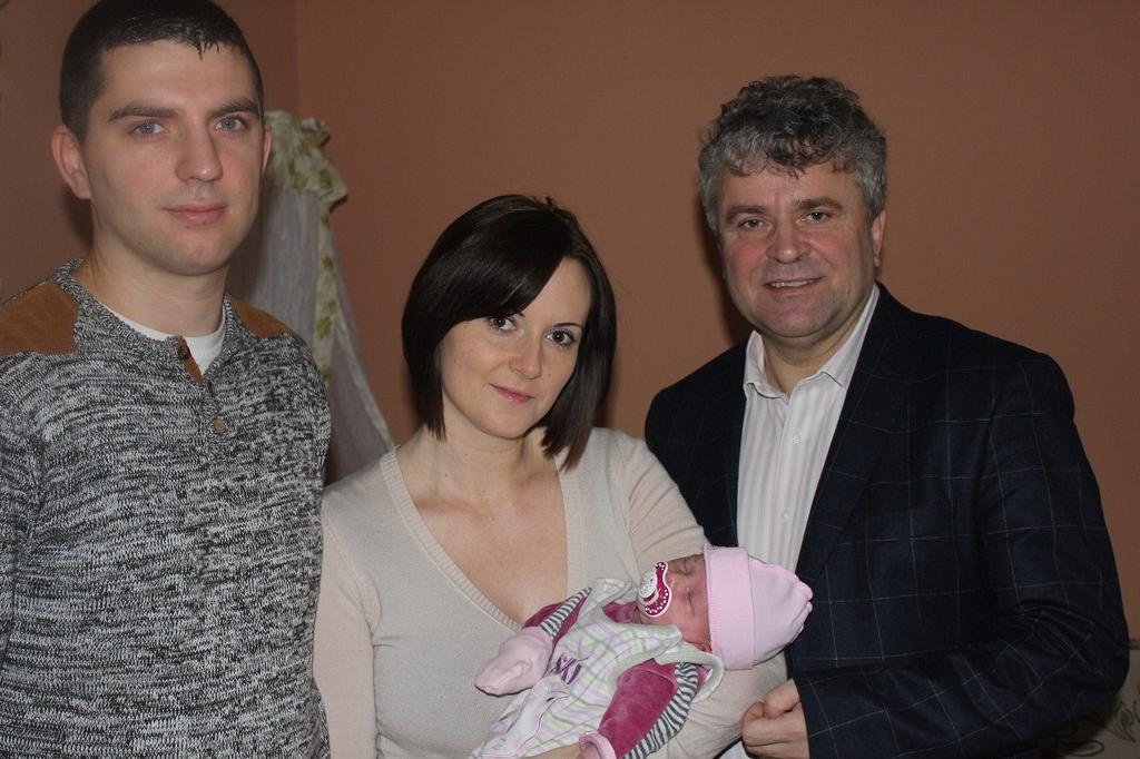 Wizyta Burmistrza u pierwszego dziecka urodzonego w 2015
