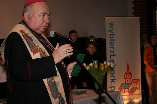 Ksiądz Biskup z noworocznym błogosławieństwem