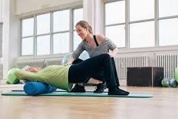 Spotkania z pasją dla seniorów - Jak zapobiegać bólom kręgosłupa - fizjoterapia z MAMED