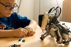 Zajęcia z konstruowania i programowania robotów