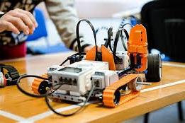 Zajęcia z konstruowania i programowania robotów