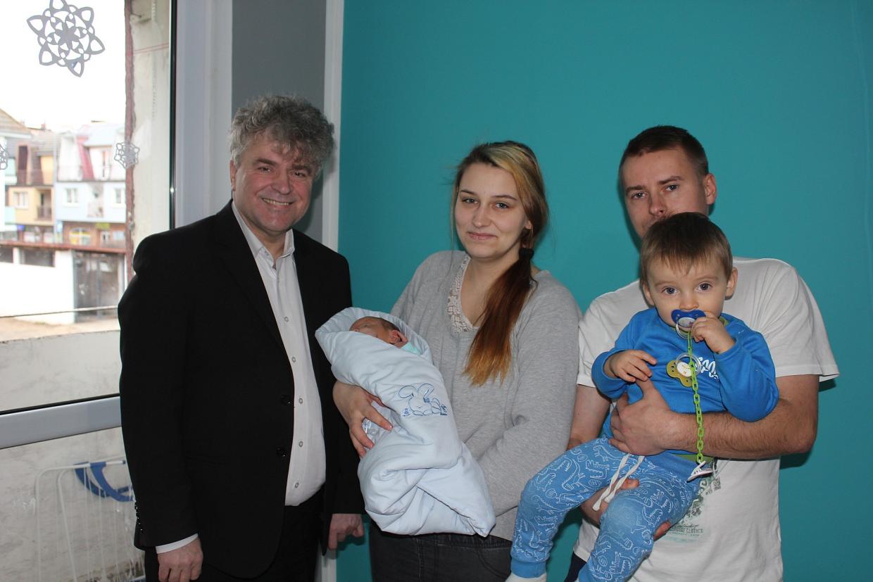 Wizyta u pierwszego lęborskiego dziecka urodzonego w 2019 roku