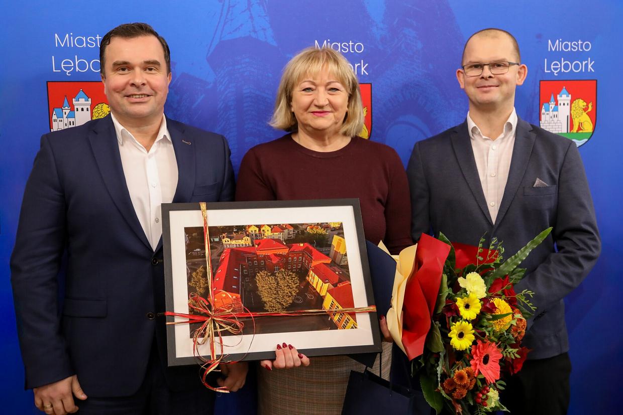 Profesor Oświaty z Lęborka! Burmistrz uhonorował dyrektor SP3