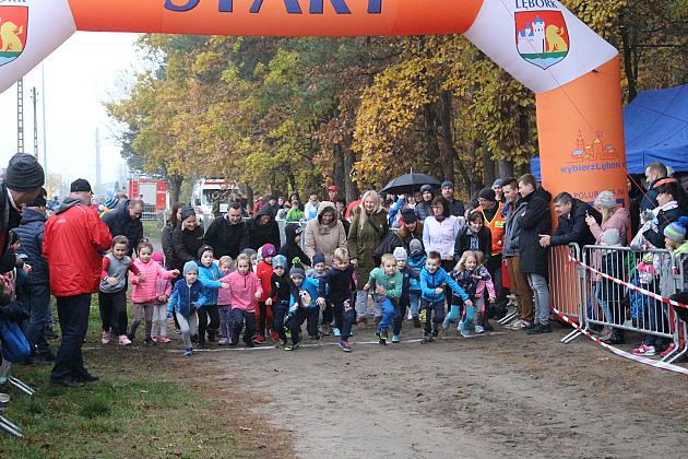 Indywidualne Biegi Przełajowe z okazji Święta Niepodległości w strugach deszczu