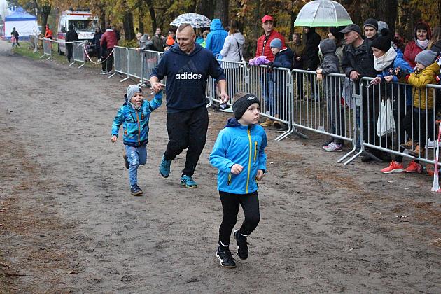Indywidualne Biegi Przełajowe z okazji Święta Niepodległości w strugach deszczu