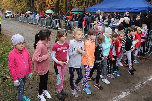 Indywidualne Biegi Przełajowe z okazji Święta Niepodległości w strugach deszczu