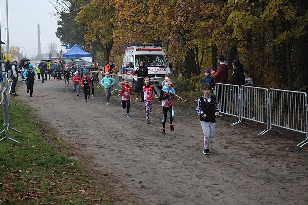 Indywidualne Biegi Przełajowe z okazji Święta Niepodległości w strugach deszczu