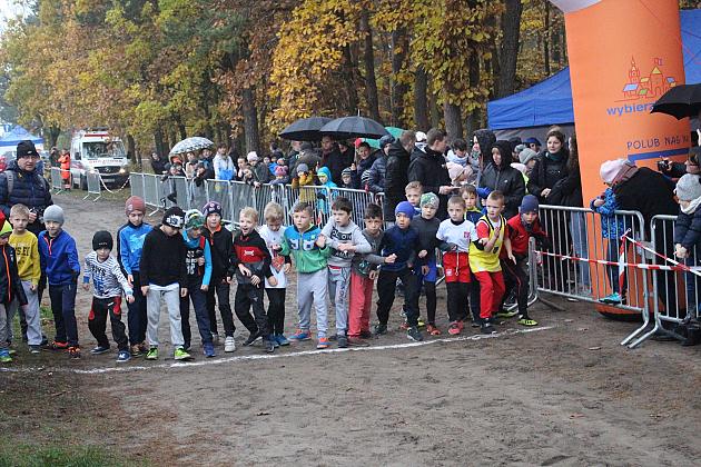 Indywidualne Biegi Przełajowe z okazji Święta Niepodległości w strugach deszczu