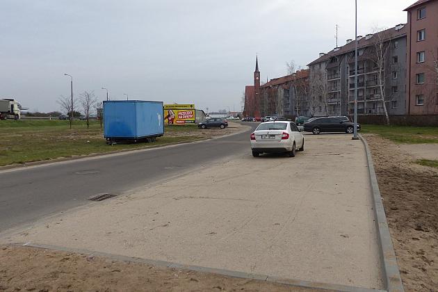 Nowe miejsca parkingowe przy ulicy Teligi