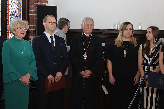 Biskup Ryszard Kasyna z kolędą w ratuszu