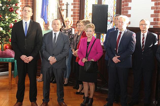 Biskup Ryszard Kasyna z kolędą w ratuszu