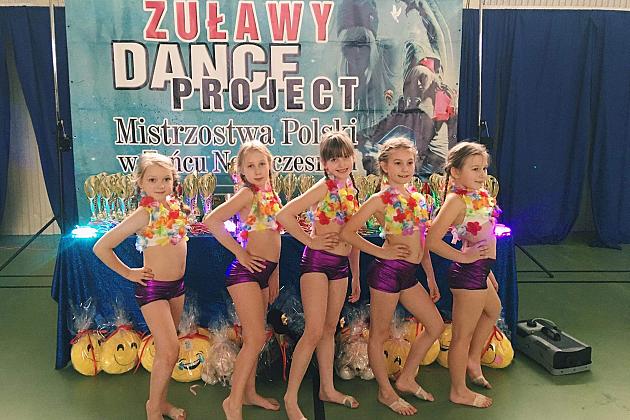 Medale i puchary dla tancerek z SP 8