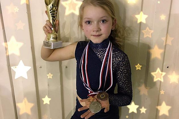 Medale i puchary dla tancerek z SP 8