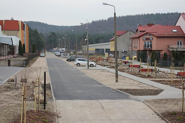 Nowy asfalt i 50 miejsc parkingowych przy Olimpijczyków