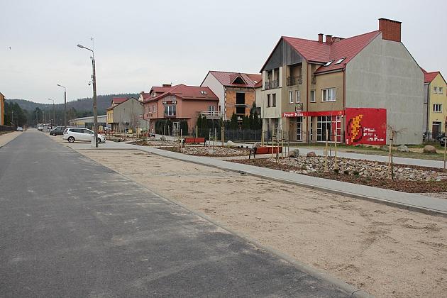 Nowy asfalt i 50 miejsc parkingowych przy Olimpijczyków