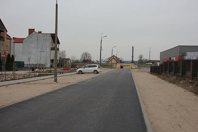 Nowy asfalt i 50 miejsc parkingowych przy Olimpijczyków