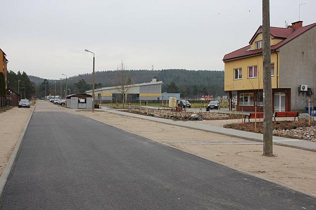 Nowy asfalt i 50 miejsc parkingowych przy Olimpijczyków