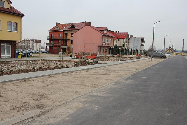 Nowy asfalt i 50 miejsc parkingowych przy Olimpijczyków