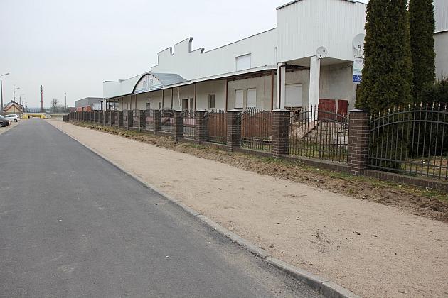 Nowy asfalt i 50 miejsc parkingowych przy Olimpijczyków