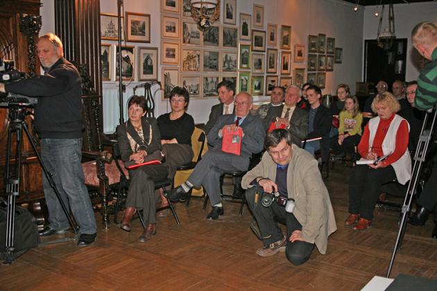 Profesor Kowalski napisał m.in. o Nipkowie