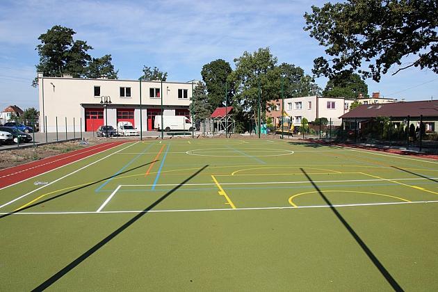 Za komendą straży pożarnej powstaje nowy obiekt rekreacyjno-sportowy