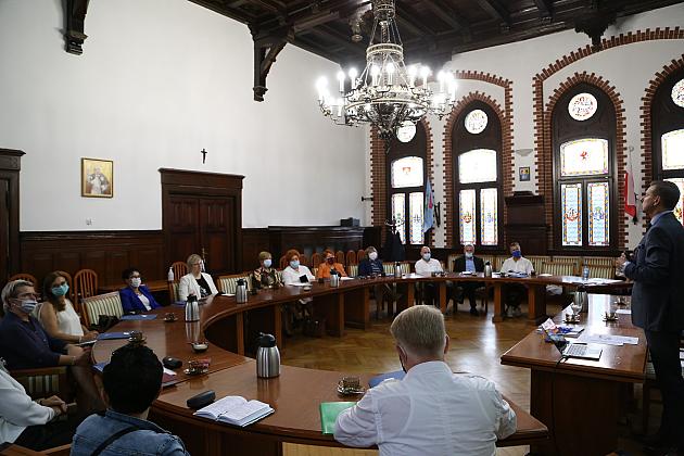 Spotkanie w ratuszu ws. nowego roku szkolnego