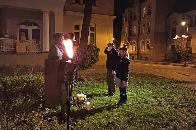 Capstrzyk Niepodległość pod pomnikiem gen. Sosabowskiego