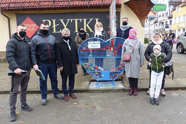 Serce na plastikowe nakrętki stanęło przy Staromiejskiej