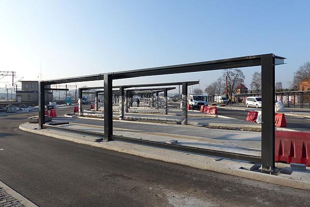 Stawiają wiaty na Lęborskim Węźle Przesiadkowym