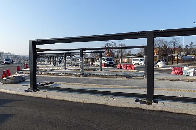 Stawiają wiaty na Lęborskim Węźle Przesiadkowym