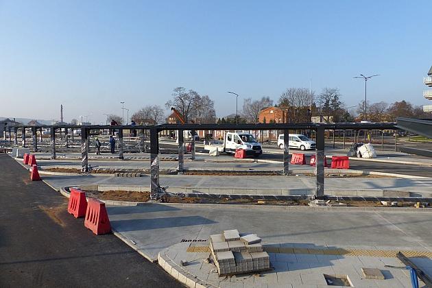 Stawiają wiaty na Lęborskim Węźle Przesiadkowym