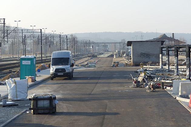 Stawiają wiaty na Lęborskim Węźle Przesiadkowym