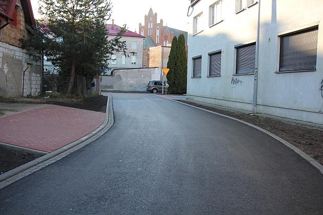 Ulica Witkacego z nowym asfaltem