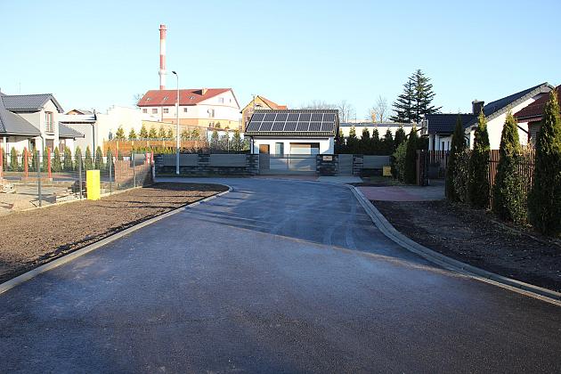 Ulica Witkacego z nowym asfaltem