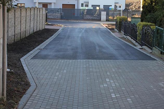 Ulica Witkacego z nowym asfaltem