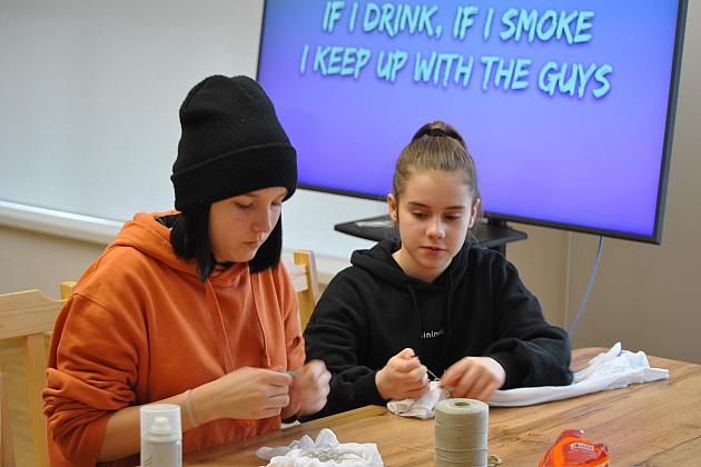 Kolorowe zajęcia ze streetworkerkami