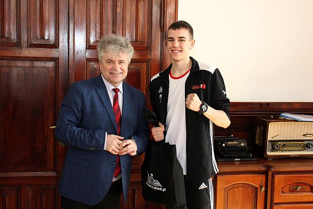 Nadzieja lęborskiego boksu w ratuszu