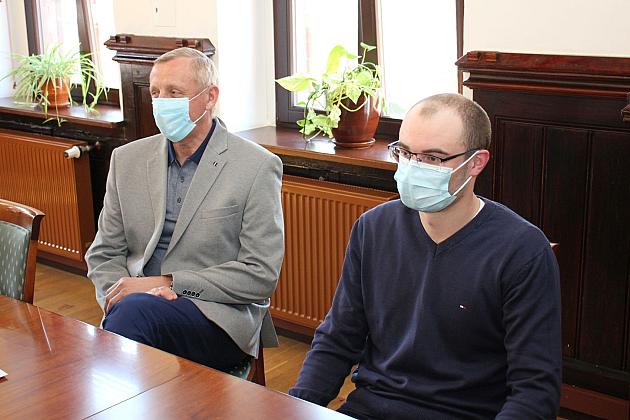 Brązowy medalista MP Adam Dosz z wizytą w ratuszu