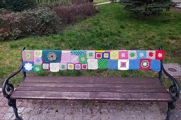 Happening Eko-Nić przed biblioteką – w Międzynarodowym Dniu Książki i Praw Autorskich