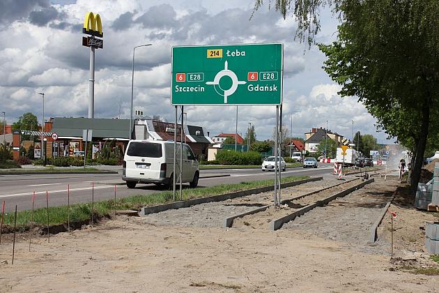 Przy Krzywoustego powstaje droga dla rowerów i chodnik