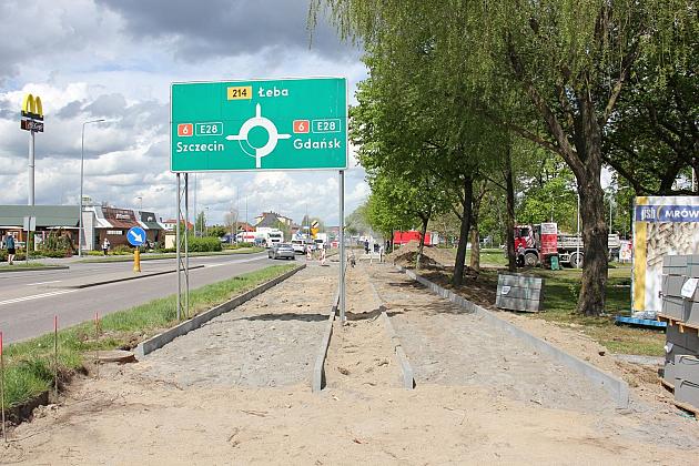 Przy Krzywoustego powstaje droga dla rowerów i chodnik