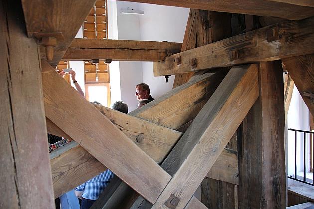 Wieża zabytkowego kościoła NMP Królowej Polski po remoncie