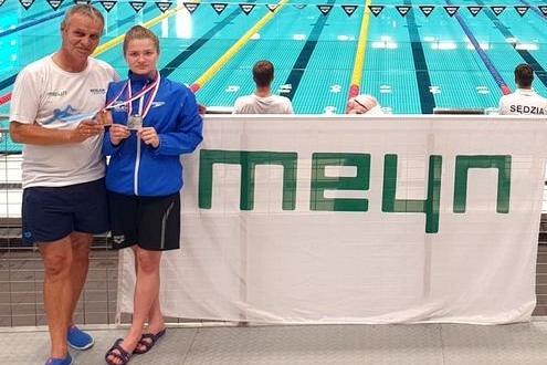 Pływaczka Weronika Klejna ze srebrnym medalem