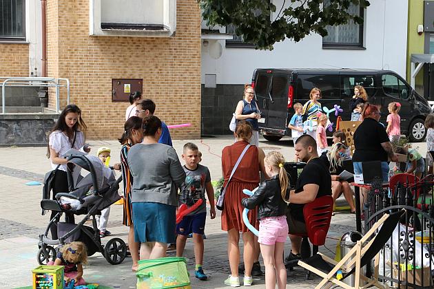 Zabawa z Biblioteką. „Letnia Czytelnia”, kiermasz książki i seanse w planetarium