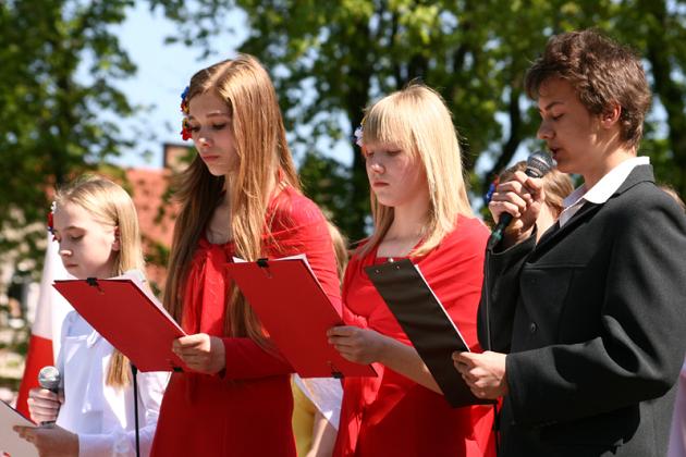 Święto Konstytucji 3 Maja -  Witaj maj, piękny maj, u Polaków błogi raj...