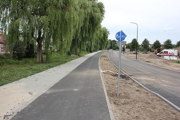 Most na Czołgistów i drogi dojazdowe z asfaltem