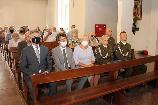 Kwiaty i znicze w Święto Wojska Polskiego